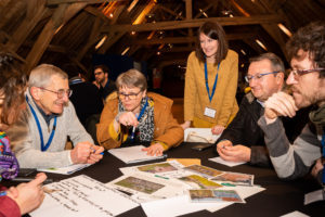 discutions autour de la lecture du rapport d'activités d'Espace Environnement